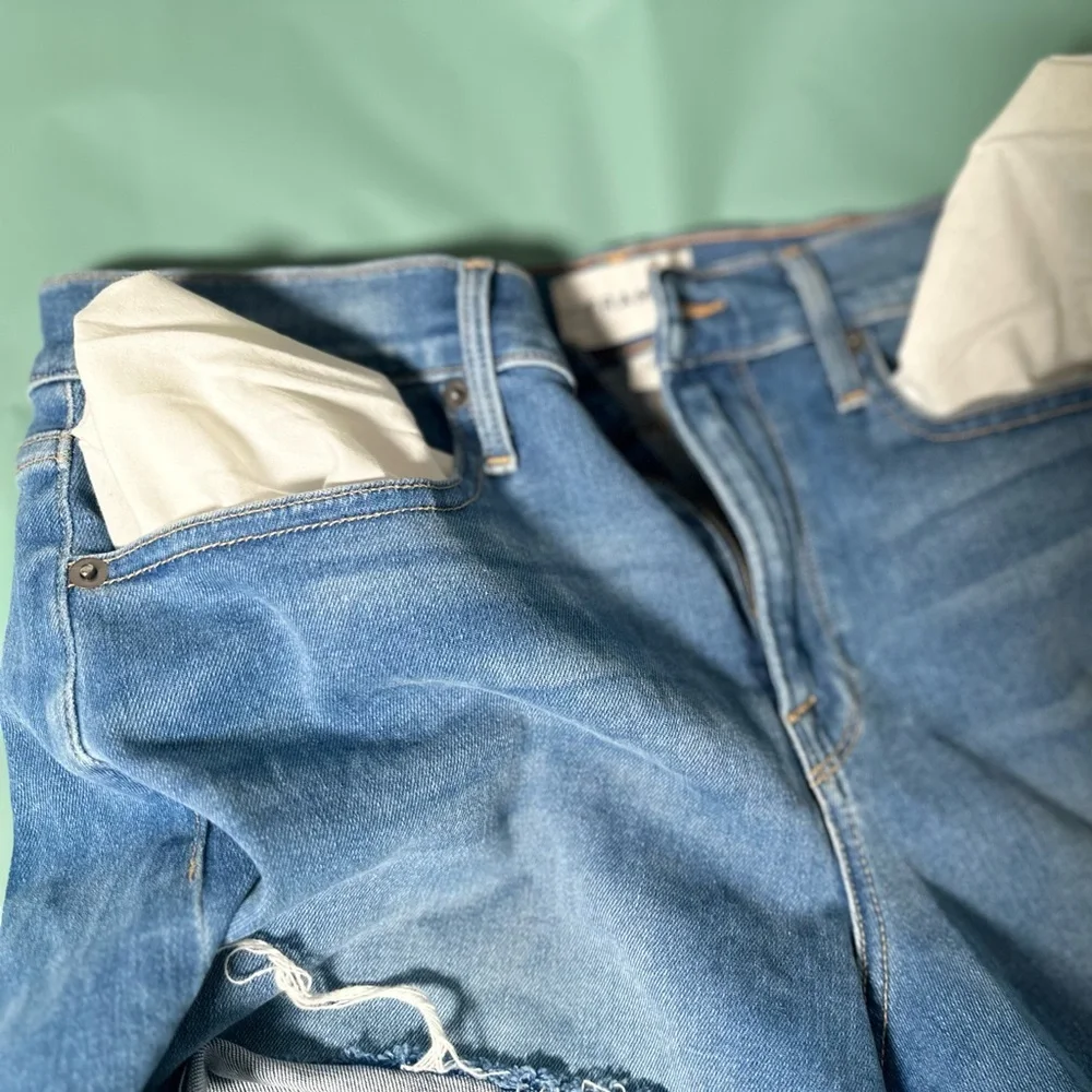 🅽🅴🆆 FRAME Cromwell blue denim cotton jean shorts with frayed hems, size 28